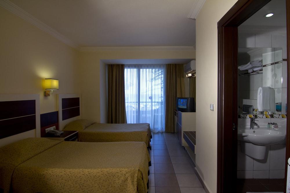 Resort Kaila Krizantem 4*